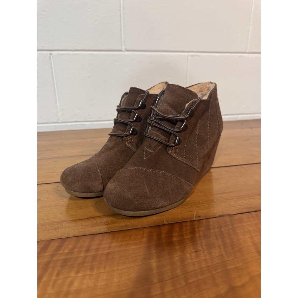 TOMS Women's Brown Suede Faux Fur Lined Wedge Ankle Boot Size 7 Silver Hardware